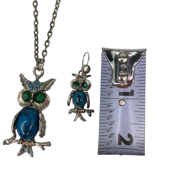 Vintage 70's Turquoise Green Silver Tone Owl Pendant Necklace and Earring Set - Picture 6 of 7